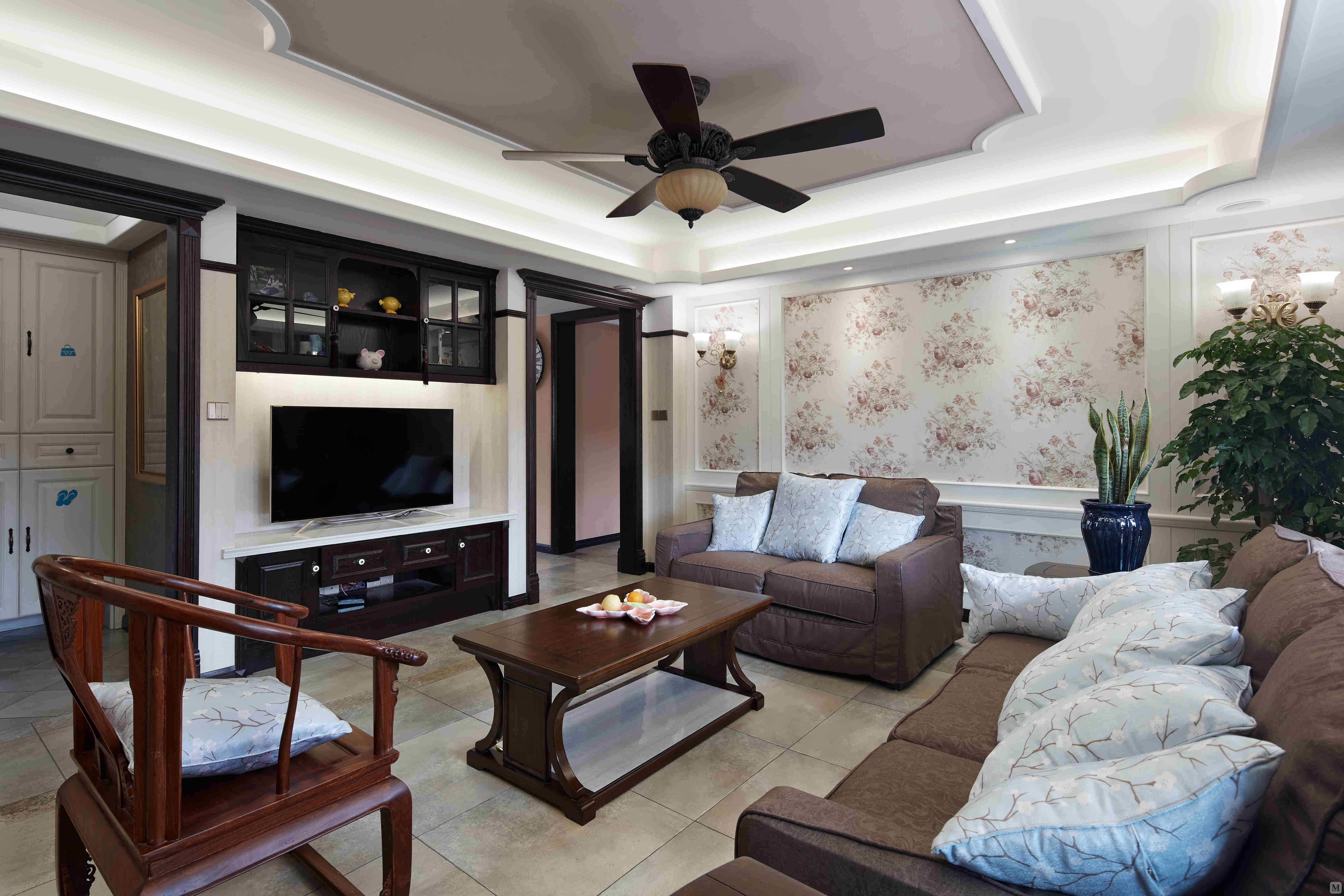 喜欢的一切融入装修之中,就产生了混搭这一概念,本案采用简约风格为主