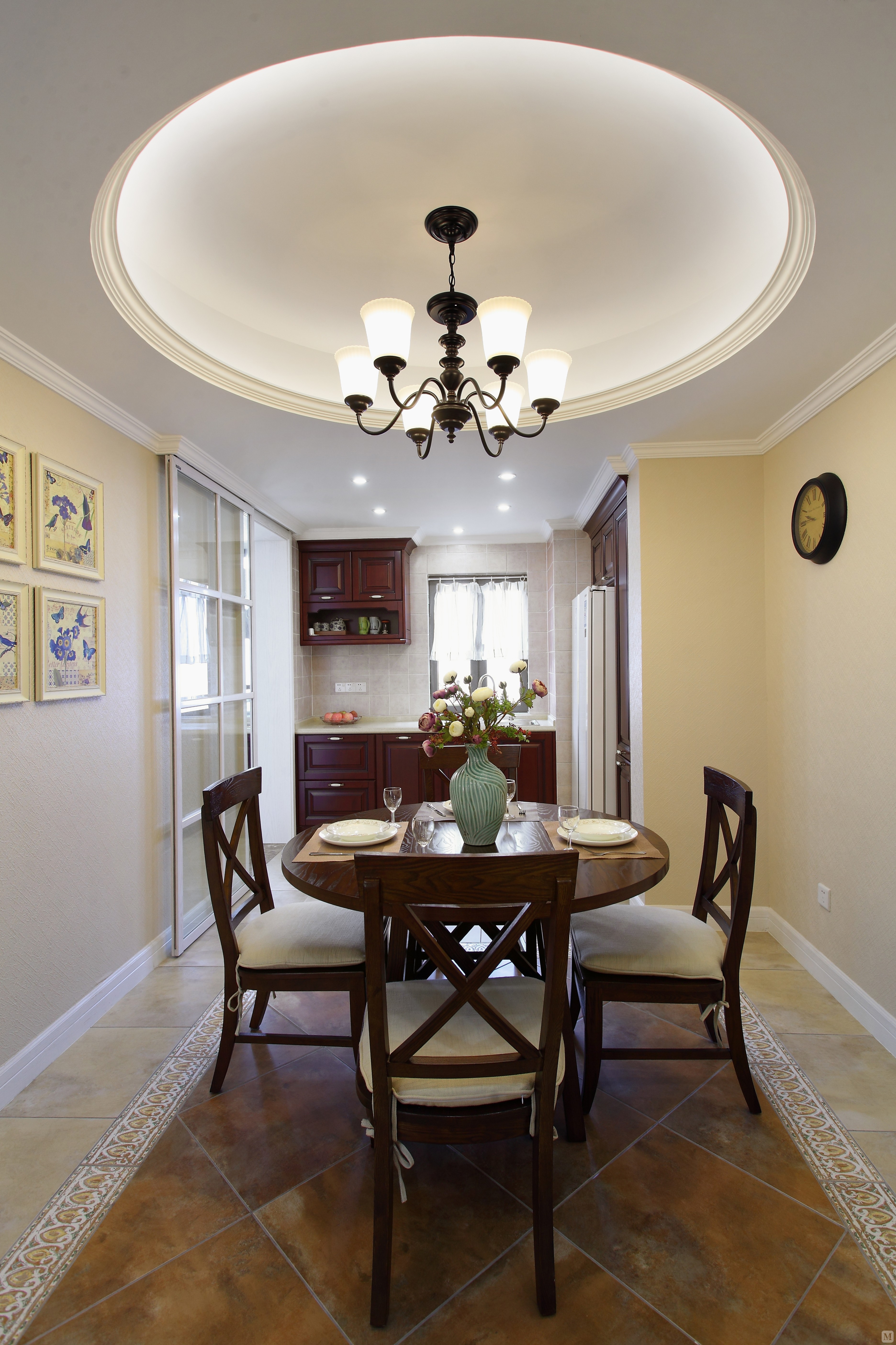 右手边来到我们的餐厅,由上至下,顶面走边,门套3744_5616竖版 竖屏