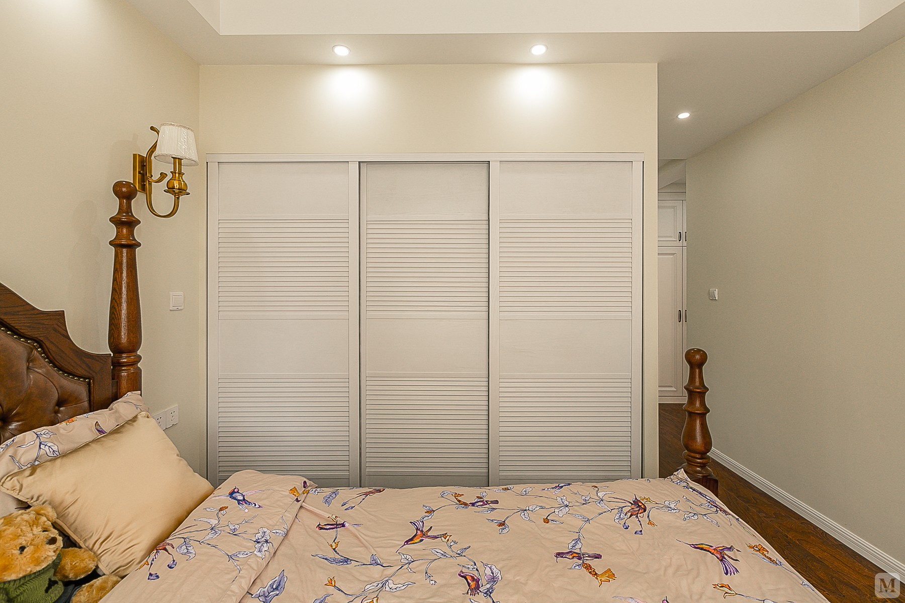 美式卧室衣柜装修效果图