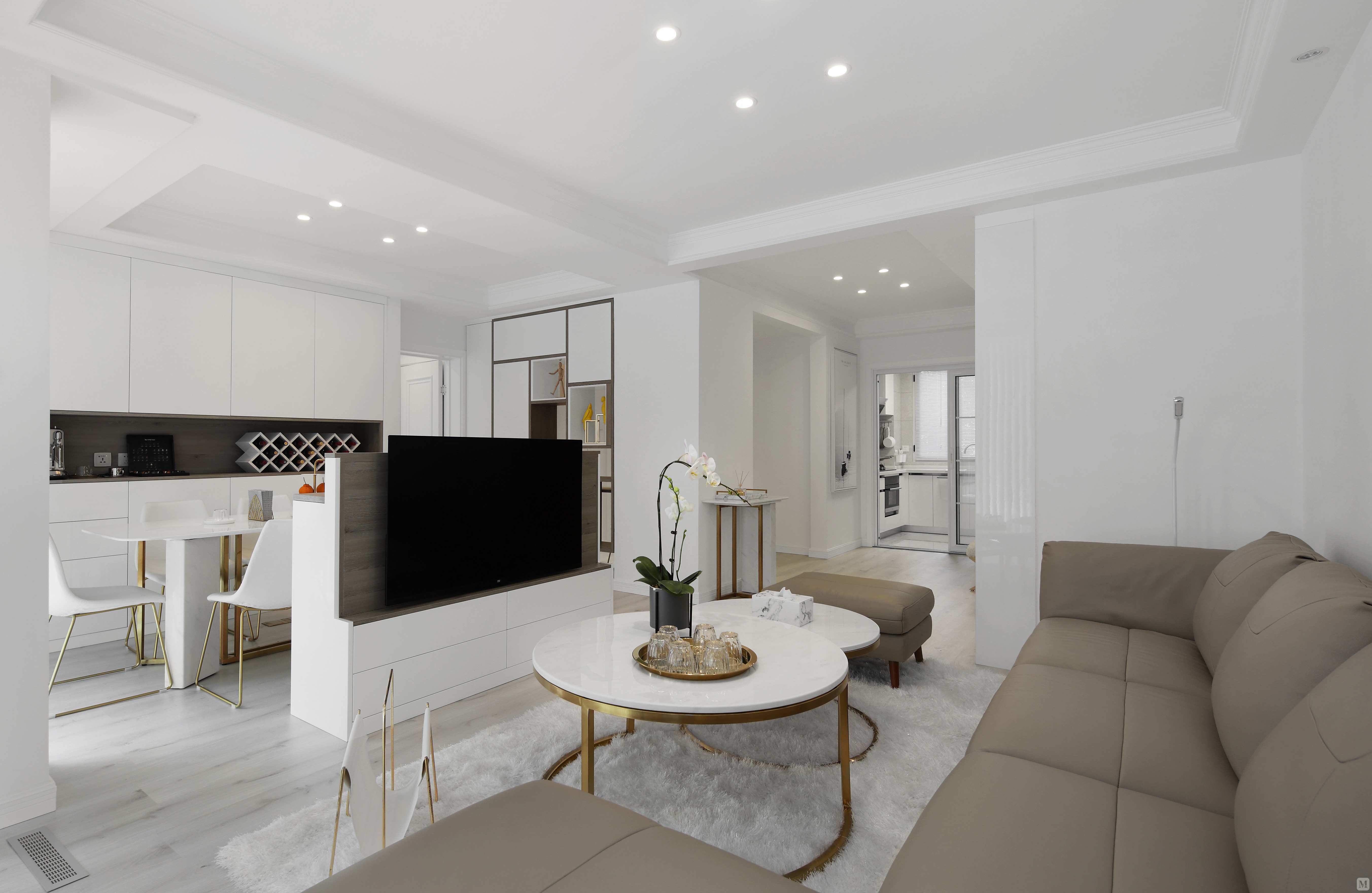 白色是空间主色调,整体空间感觉大气,干净,整洁.