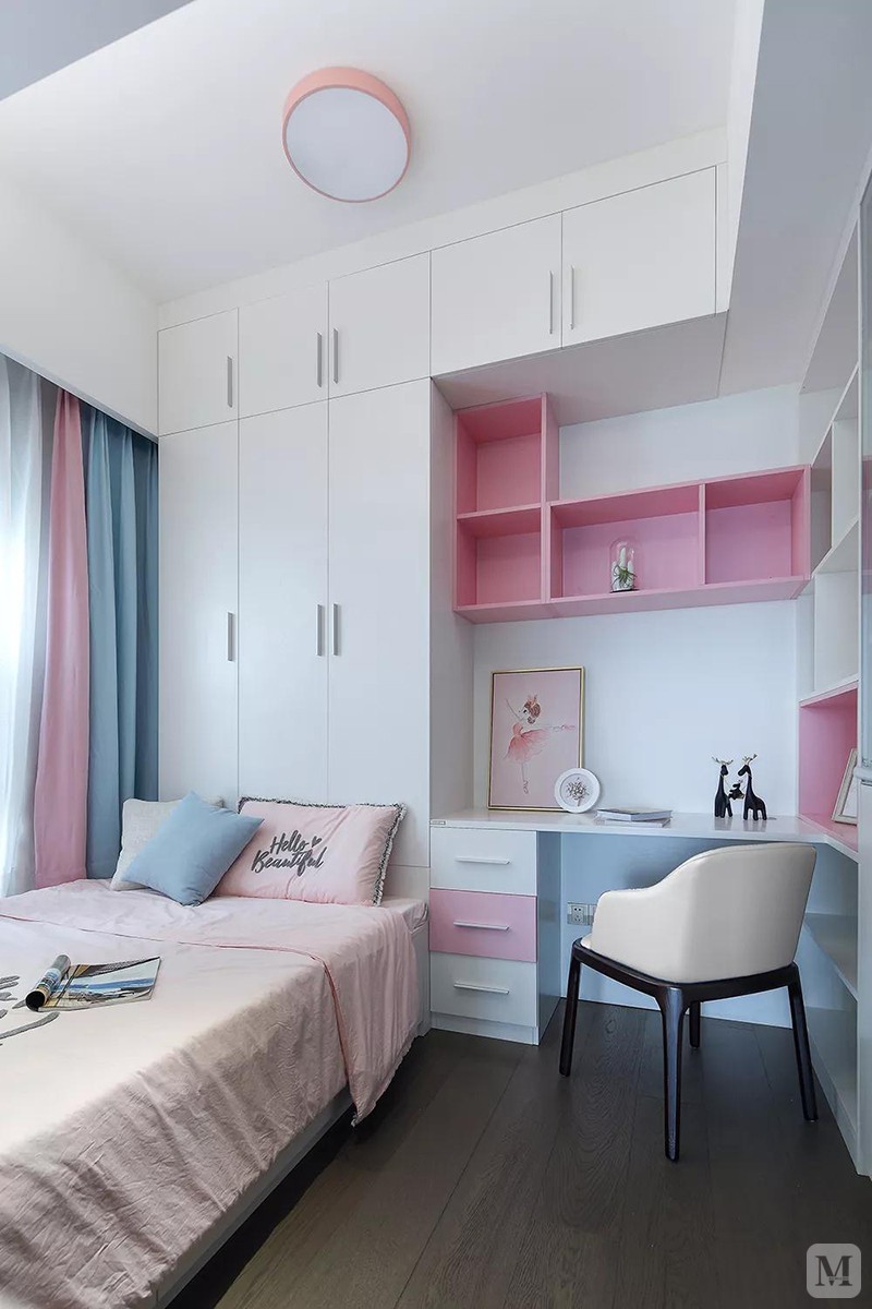 白色调的空间氛围打开清爽大方的格局,装扮出一个浪漫优雅的居住空间