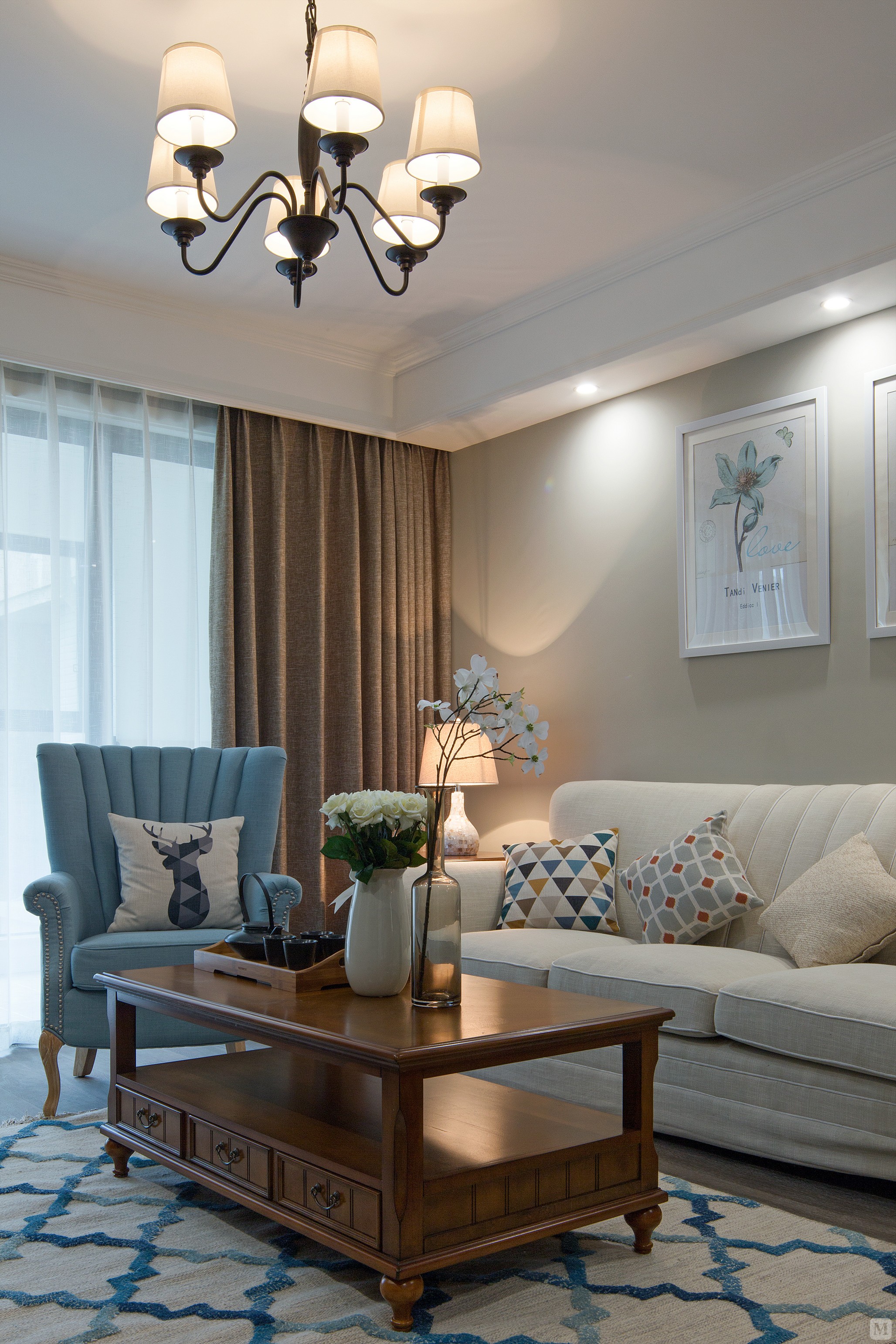 与设计师交流发挥自己的想法和居住需求,设计师整合并通过装修局部