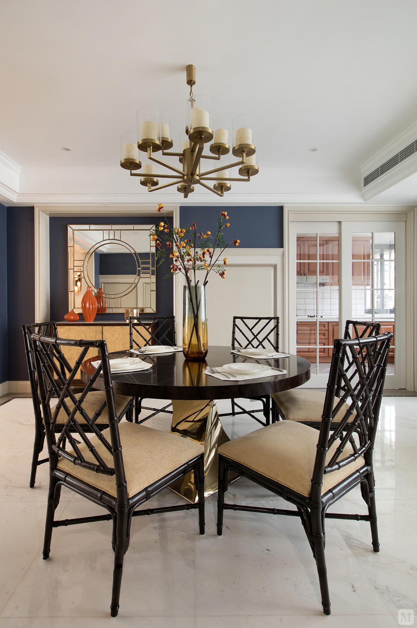 将一些经典的海派元素与简约美式家具结合,交织出一个柔和,优雅的中性