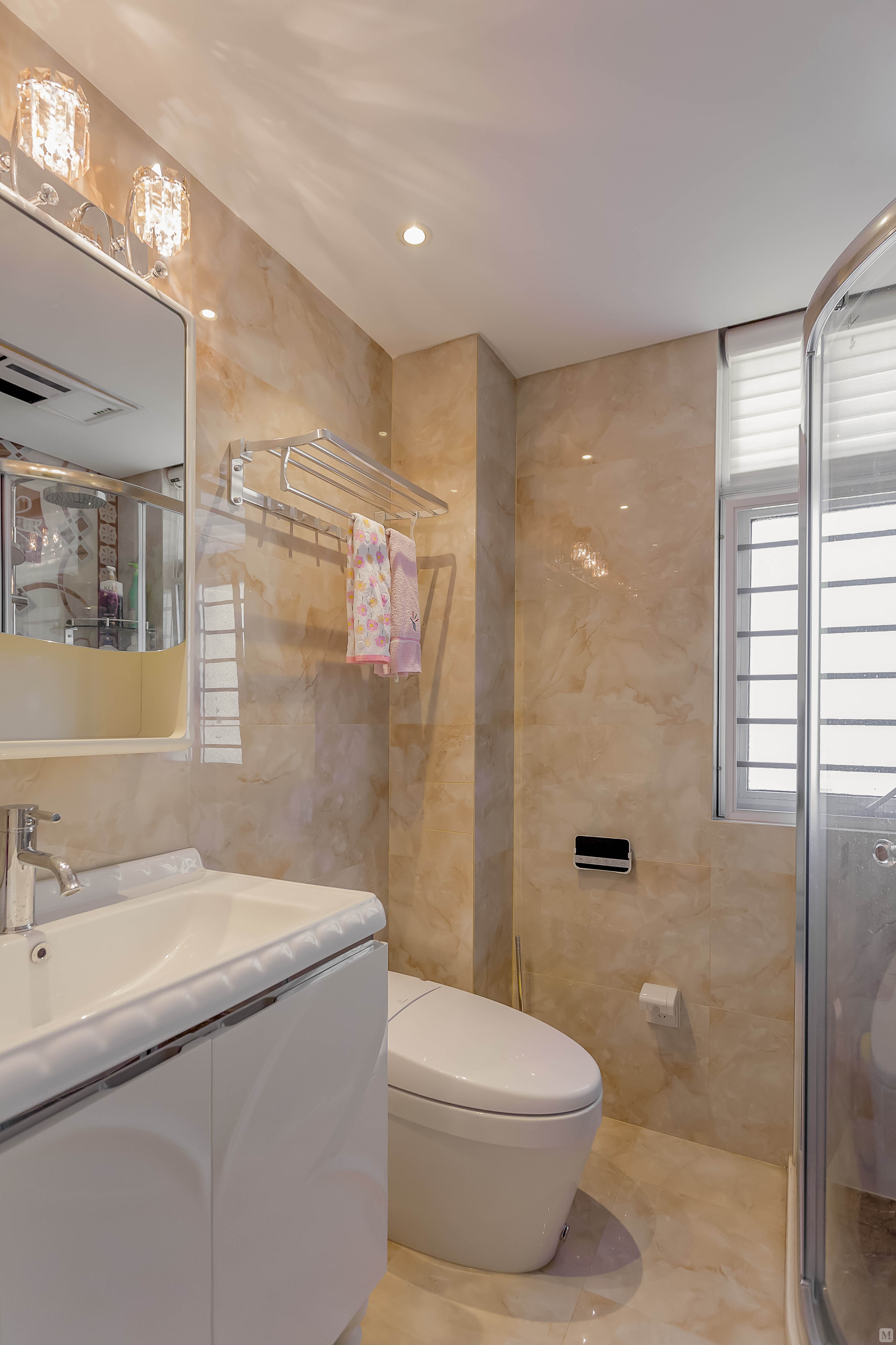 尚成设计作品《心礼》,本案是男主人精心为妻子准备的水晶婚礼物,感谢