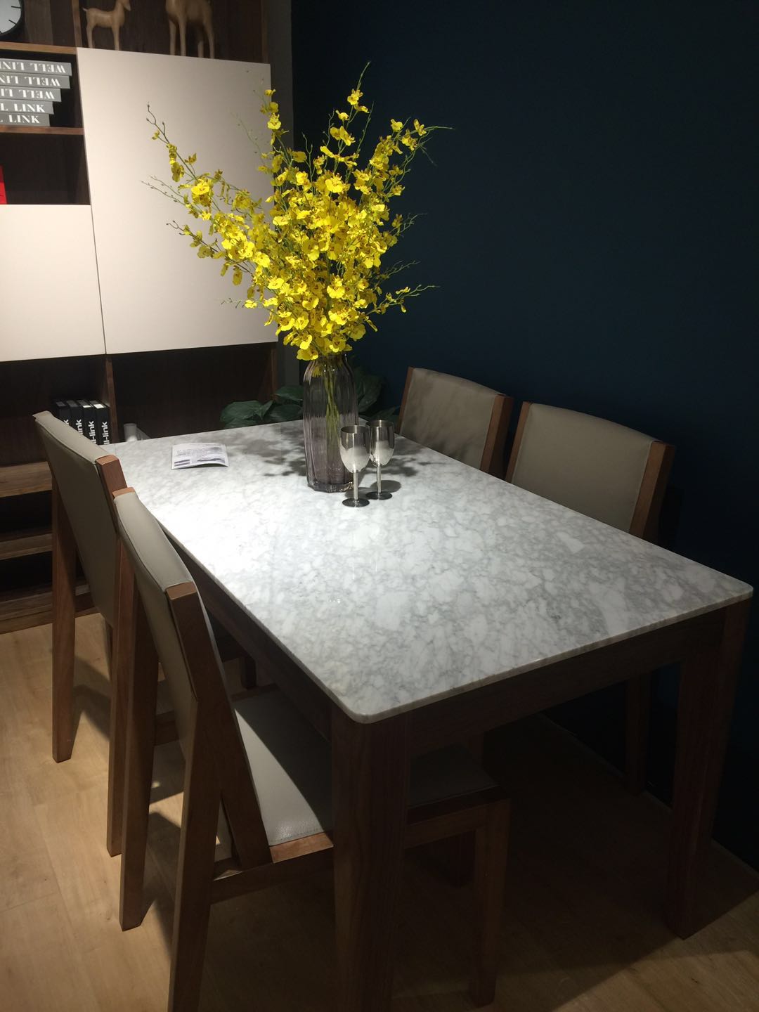 古奇依诺古奇依诺餐桌dls