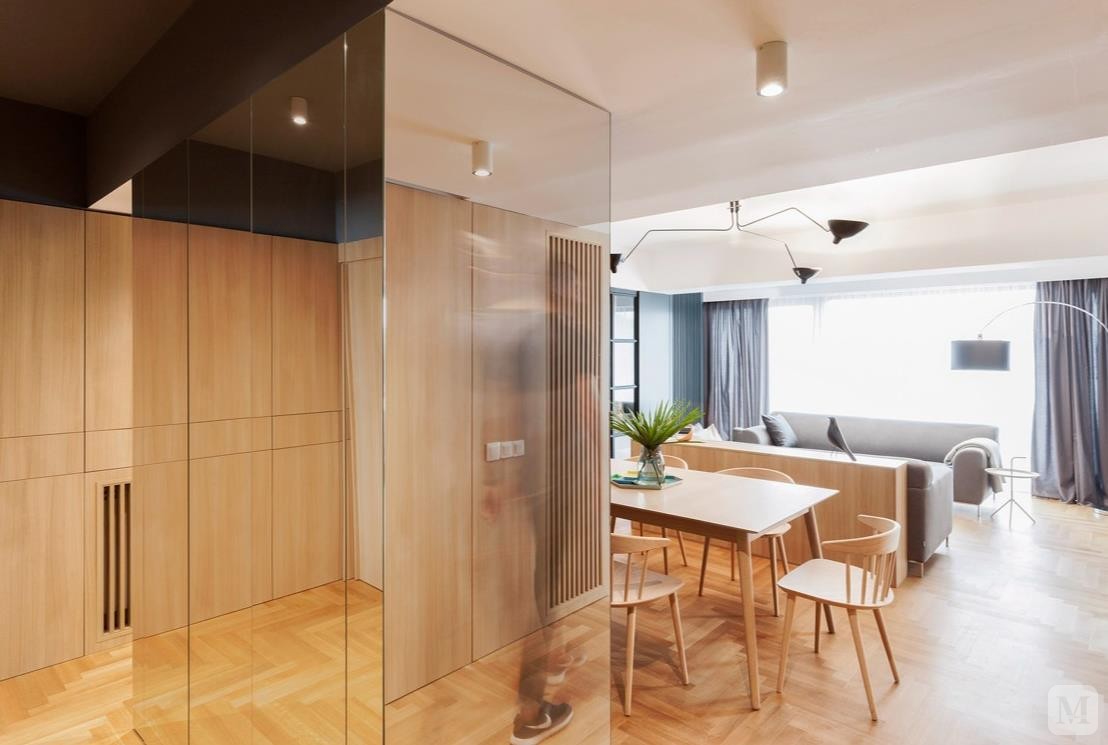 日式风格装修的特点是淡雅、简洁,它一般采用清晰的线条,使居室的布置带给人以优雅、清洁,有较强的几何立体元素。