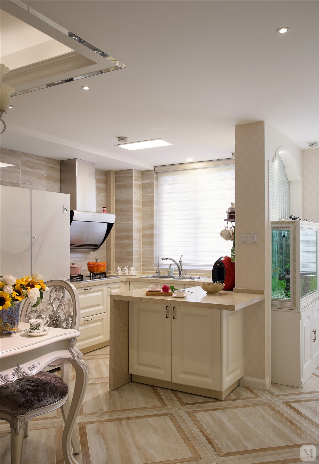 开放式厨房，满足功能之外，也让整个空间通透明亮