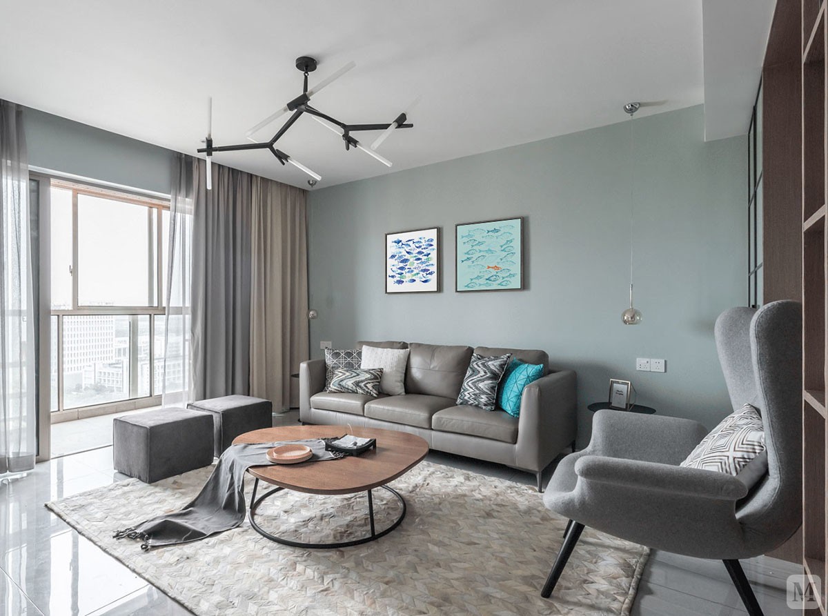 客厅的整个色调是灰蓝色,不似蓝色那么亮眼,这是一种舒服,耐久可视的